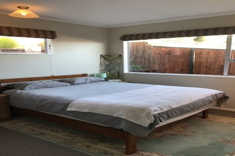 Photo of property in 17a Castle Crescent, Stokes Valley, Lower Hutt, 5019