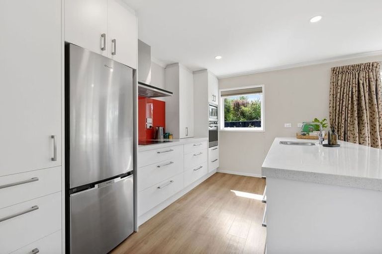 Photo of property in 15a Canberra Place, Redwood, Christchurch, 8051