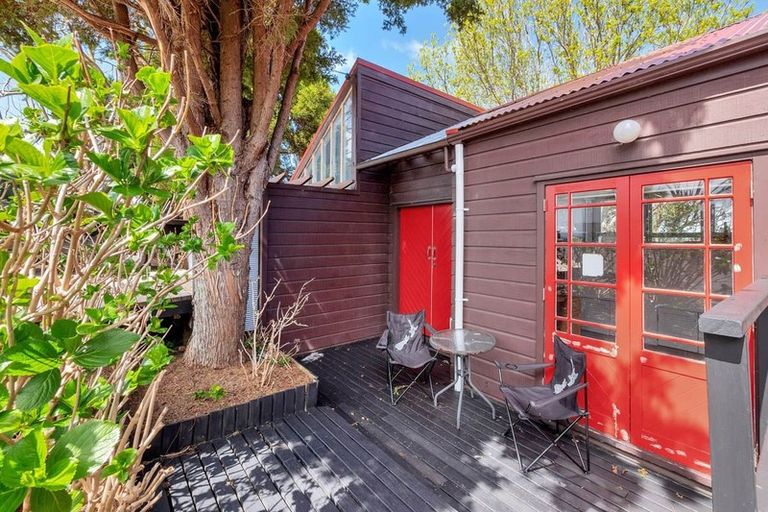 Photo of property in 132 Carlisle Road, Northcross, Auckland, 0632