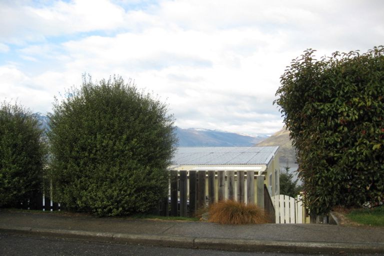 Photo of property in 59a-b Wynyard Crescent, Fernhill, Queenstown, 9300