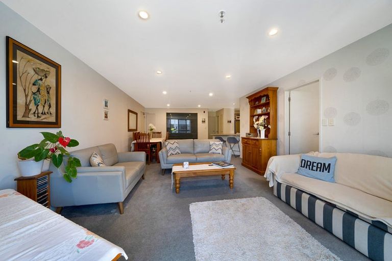 Photo of property in 2i/175 Hurstmere Road, Takapuna, Auckland, 0622