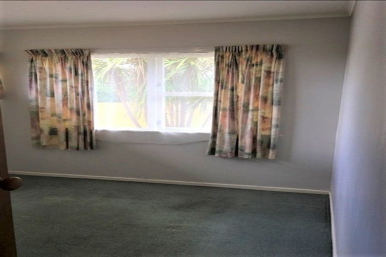 Photo of property in 16 Taupo Street, Green Bay, Auckland, 0604