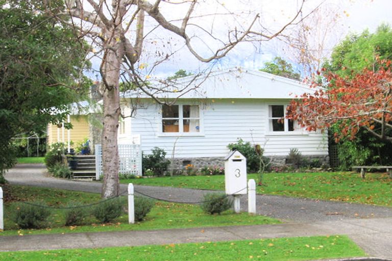 Photo of property in 3 Kauri Road, Waikanae, 5036