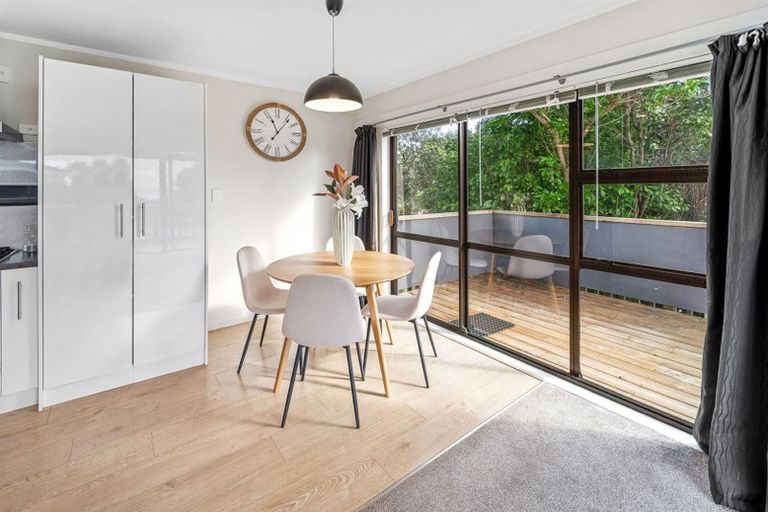 Photo of property in 1/70 William Bayes Place, Red Beach, 0932