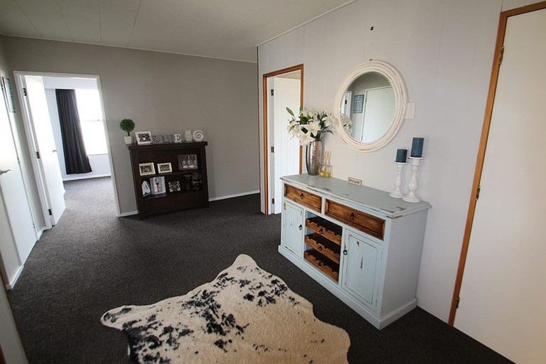 Photo of property in 6 Aotea Crescent, Gore, 9710