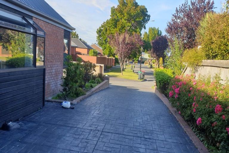 Photo of property in 12 Thoresby Mews, Avonhead, Christchurch, 8042