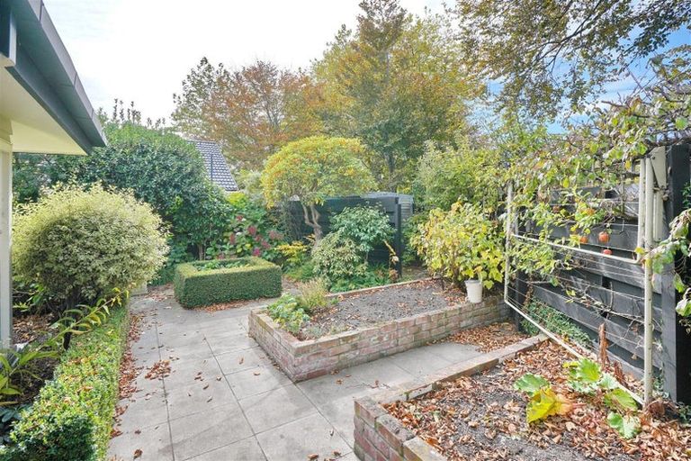 Photo of property in 1/127 Fendalton Road, Fendalton, Christchurch, 8014