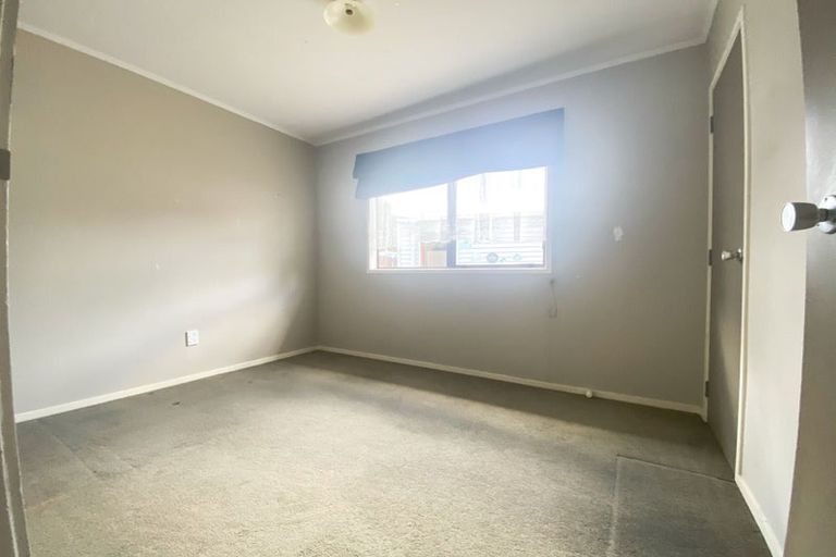Photo of property in 2/13 Erica Road, Sunnynook, Auckland, 0620
