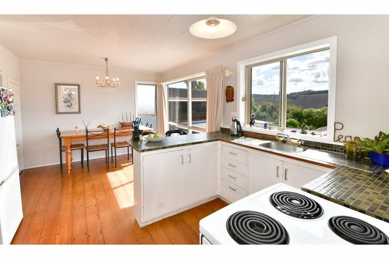Photo of property in 8 Ocean View Road, Hatfields Beach, Orewa, 0931