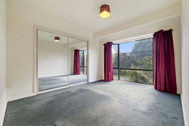 Photo of property in 2/50 Crofton Road, Harewood, Christchurch, 8051