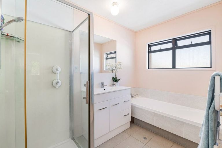 Photo of property in 7c Puriri Avenue, Orewa, 0931