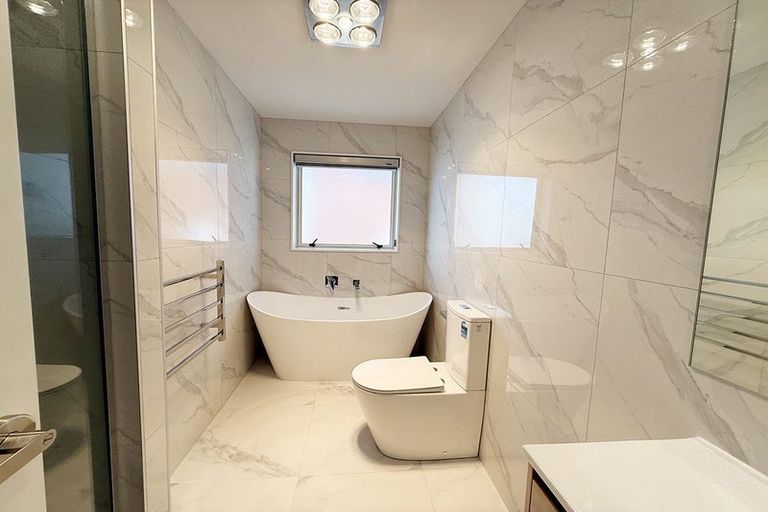 Photo of property in 7a Marco Place, Highland Park, Auckland, 2010