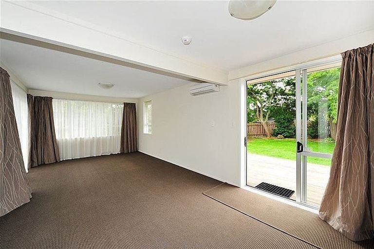 Photo of property in 28 Royal Park Drive, Parklands, Christchurch, 8083