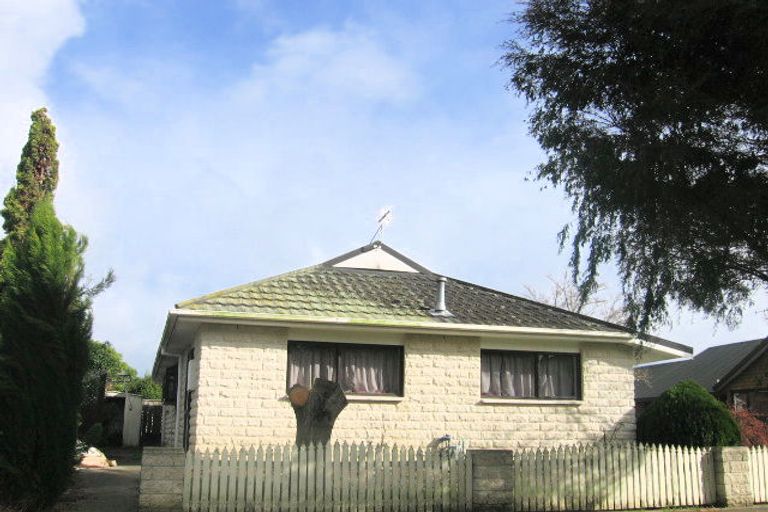 Photo of property in 15 Hanmer Place, Highbury, Palmerston North, 4412