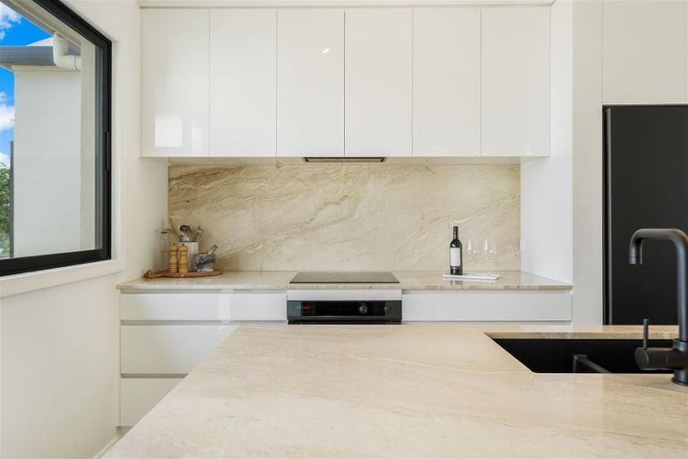 Photo of property in 10 Zita Avenue, Matakatia, Whangaparaoa, 0930