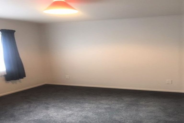 Photo of property in 2/4 Dowse Drive, Maungaraki, Lower Hutt, 5010