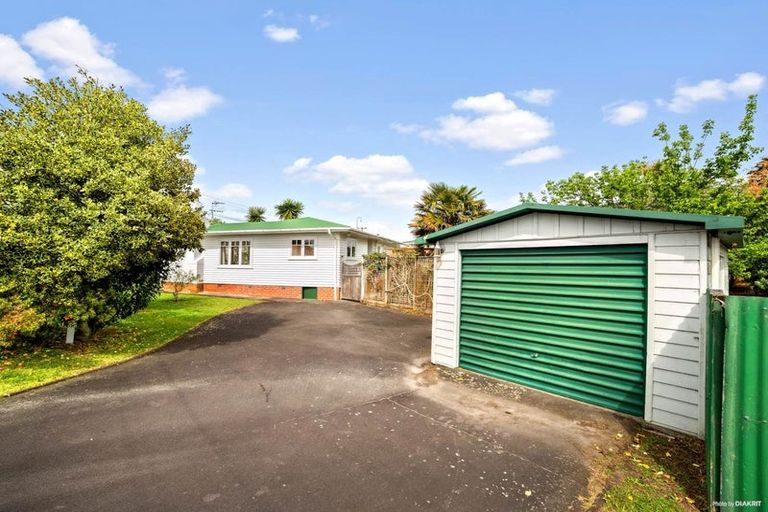 Photo of property in 7 Gloria Avenue, Te Atatu Peninsula, Auckland, 0610