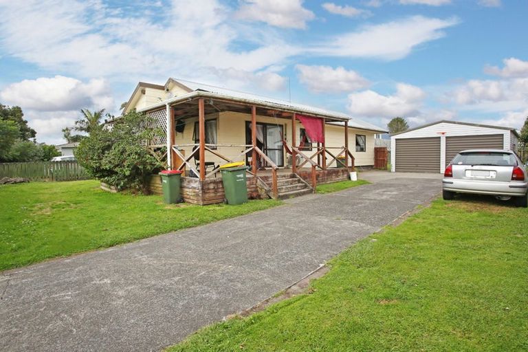 Photo of property in 17 Pukeroa Place, Papakura, 2110