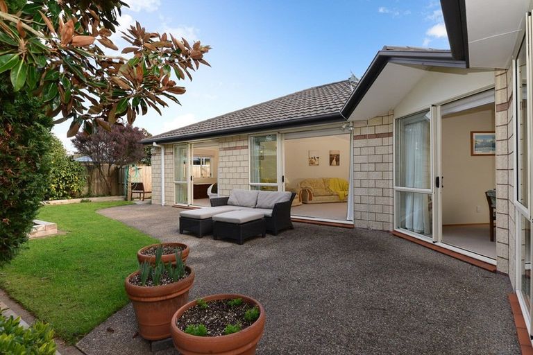 Photo of property in 12 Fencourt Place, Rototuna North, Hamilton, 3210