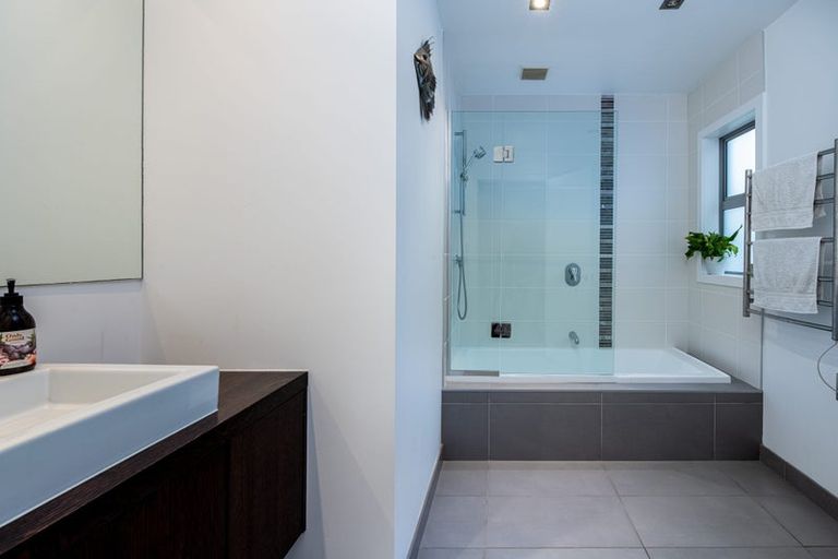 Photo of property in 18 Beulah Avenue, Rothesay Bay, Auckland, 0630