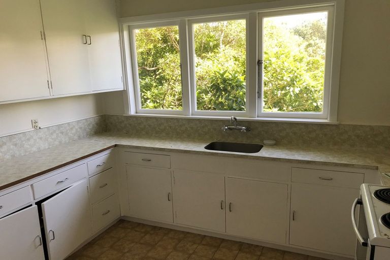 Photo of property in 2 Sydenham Street, Northland, Wellington, 6012