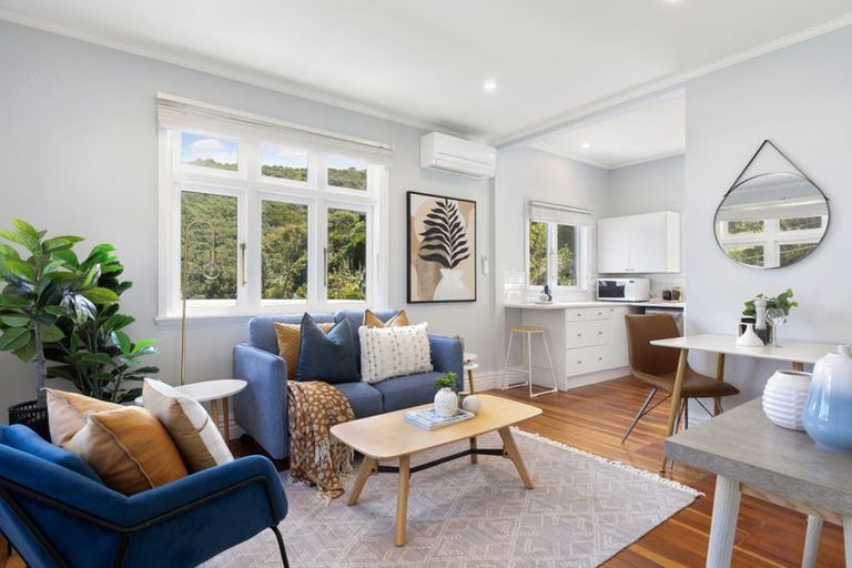 Photo of property in 64 Hungerford Road, Houghton Bay, Wellington, 6023