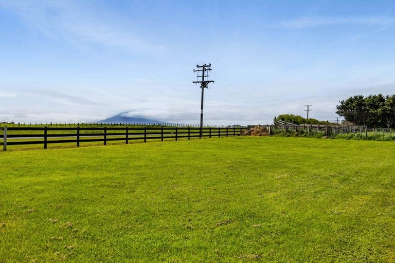 Photo of property in 1 Larlin Drive, Hawera, 4675