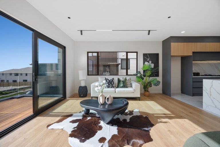 Photo of property in 8 Mill Hill Close, Flat Bush, 2019
