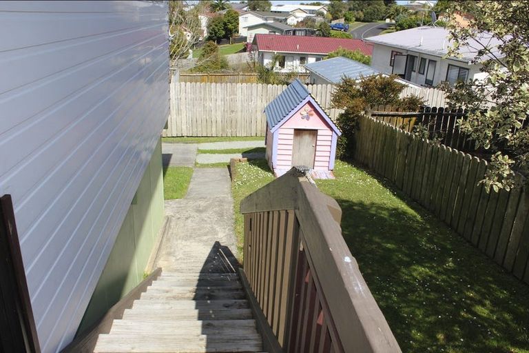 Photo of property in 2/13 Mona Vale, West Harbour, Auckland, 0618