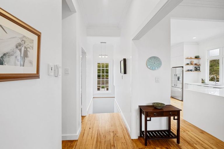 Photo of property in 6 Mollyhawk Place, Birkenhead, Auckland, 0626