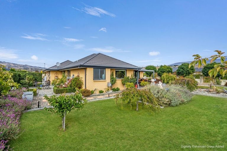 Photo of property in 10 Ethereal Crescent, Mount Pisa, Cromwell, 9383
