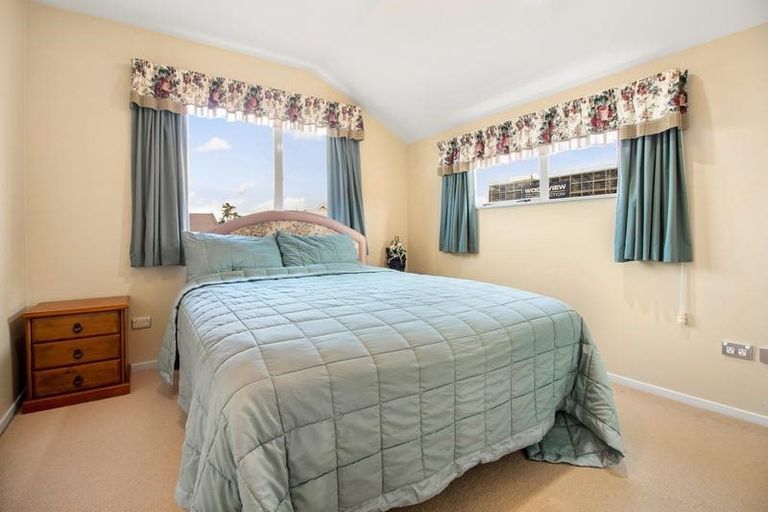 Photo of property in 2a Wattle Street, New Lynn, Auckland, 0600