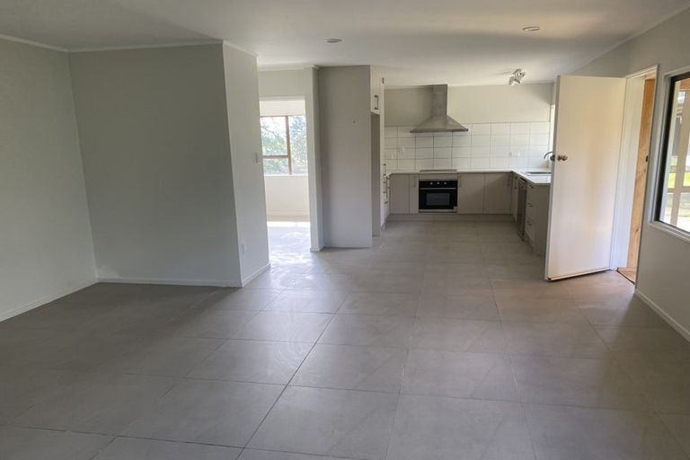 Photo of property in 10 Bycroft Road, Karaka, Papakura, 2578