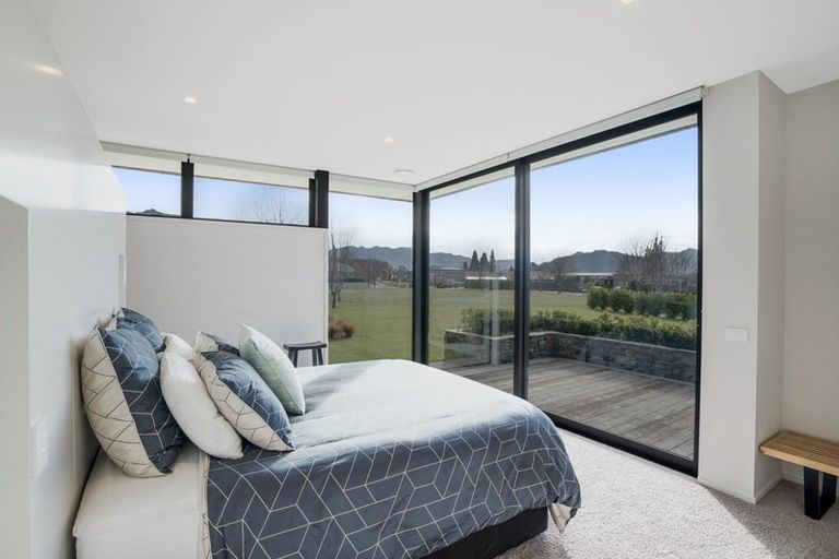 Photo of property in 4 Eden Close, Wanaka, 9305