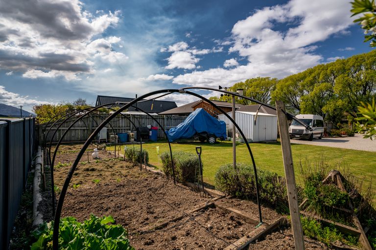 Photo of property in 135 Main Road, Luggate, Cromwell, 9383