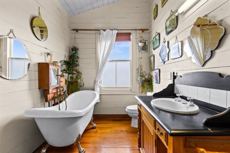 Photo of property in 18 Lee Road, Taradale, Napier, 4112