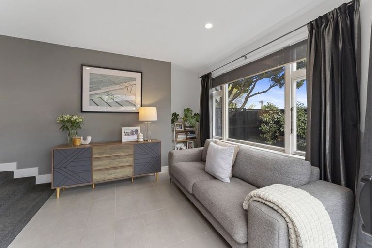 Photo of property in 43 Dunedin Street, Redwood, Christchurch, 8051