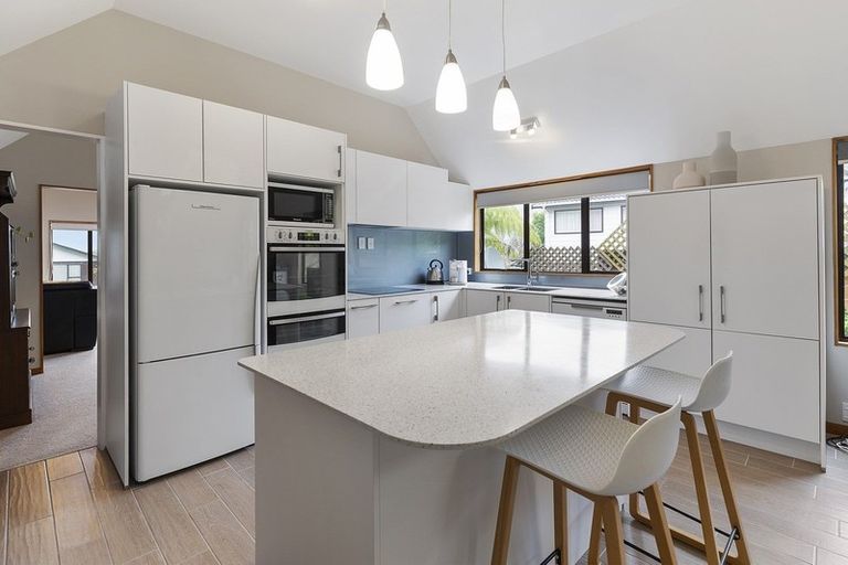 Photo of property in 25 Thatcher Crescent, Crofton Downs, Wellington, 6035