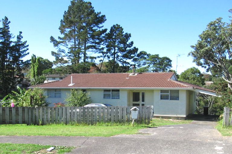 Photo of property in 16 Cecil Beatt Place, West Harbour, Auckland, 0618