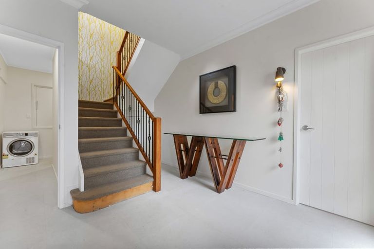 Photo of property in 31 Barlow Place, Chatswood, Auckland, 0626