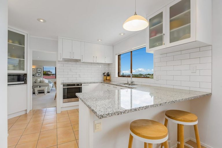 Photo of property in 23 King Richard Place, Browns Bay, Auckland, 0630