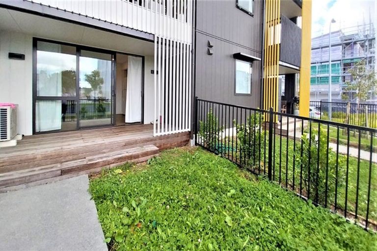 Photo of property in 2/45 Cessna Crescent, Mangere, Auckland, 2022