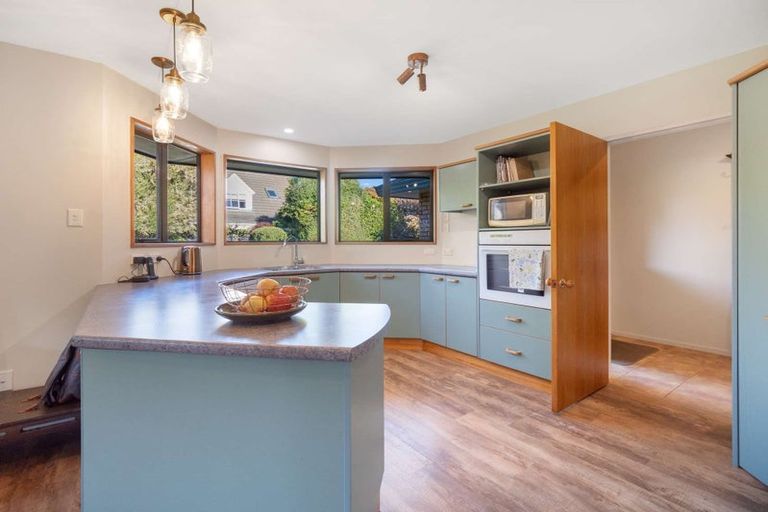 Photo of property in 15 Hemingford Place, Halswell, Christchurch, 8025