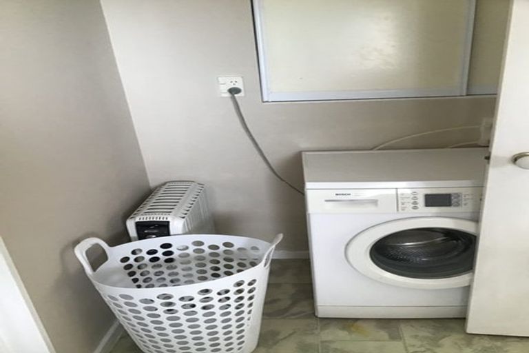 Photo of property in 17 Selleck Street, Mount Pleasant, Christchurch, 8081