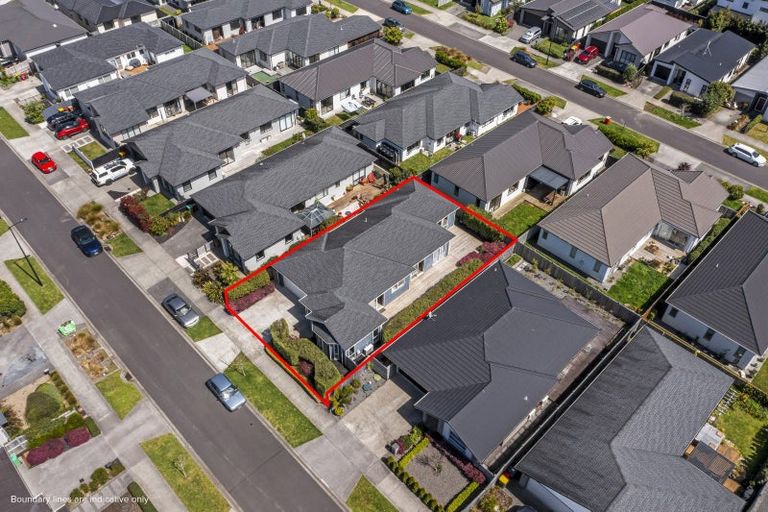 Photo of property in 8 Vinistra Road, Kumeu, 0810