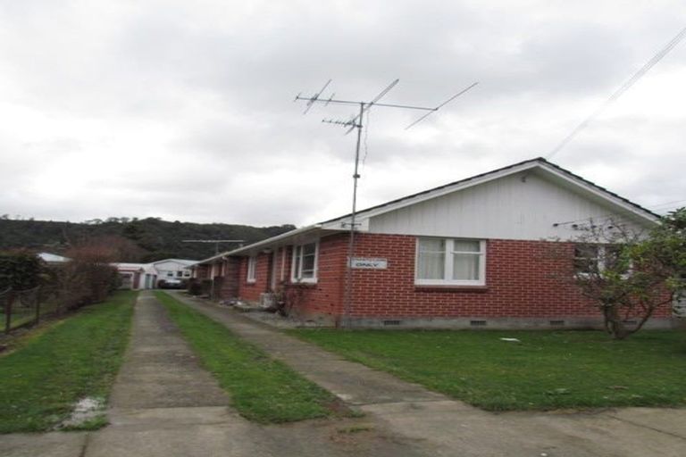 Photo of property in 2/5 Ruahine Street, Trentham, Upper Hutt, 5018