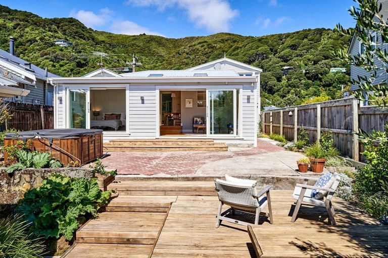 Photo of property in 386 Muritai Road, Eastbourne, Lower Hutt, 5013