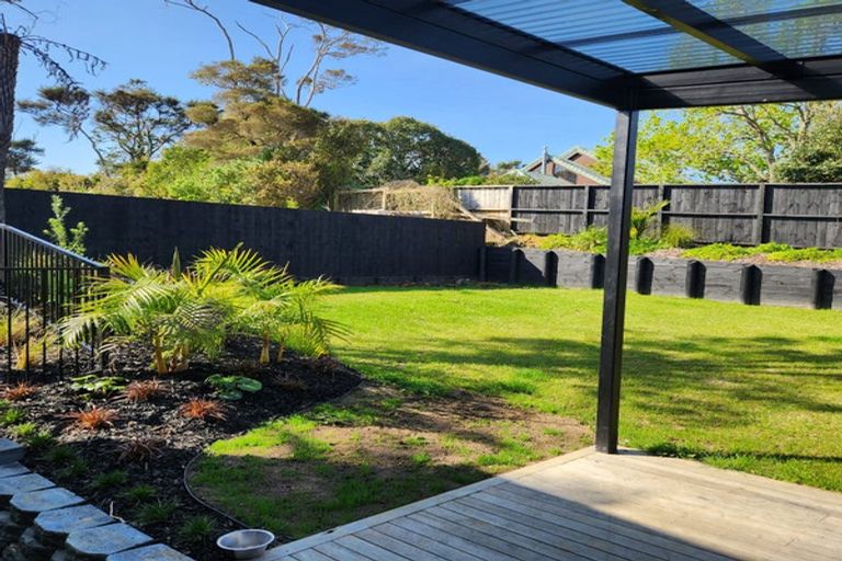 Photo of property in 23a Oscar Road, Greenhithe, Auckland, 0632