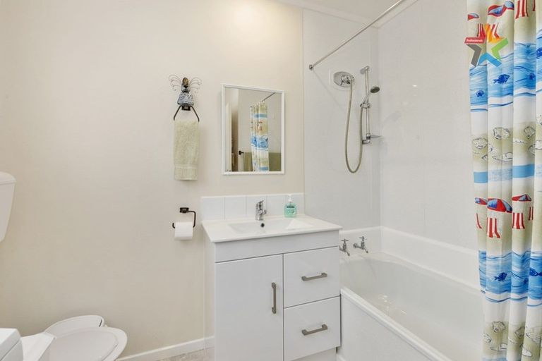 Photo of property in 5/154 Whites Line East, Waiwhetu, Lower Hutt, 5010