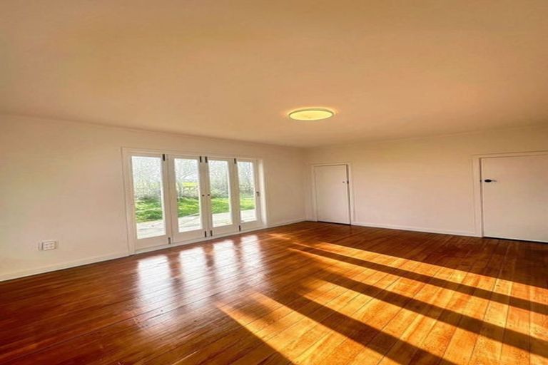 Photo of property in 479 Waitakere Road, Taupaki, Henderson, 0782